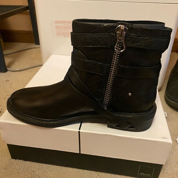 NEW IN BOX Dolce Vita Kiera strappy moto boot - Picture 2 of 5